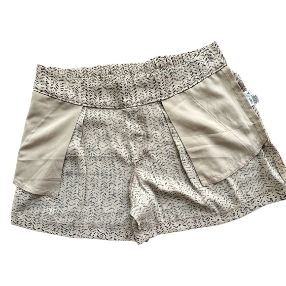 LOFT NWOT PLEATED SIDE ZIP SHORTS POCKETS BLACK & TAN | PETITE SMALL - Picture 7 of 9